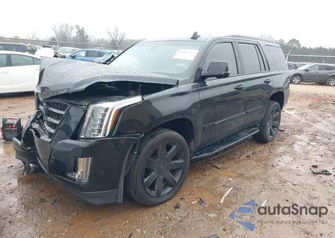 2017 Cadillac Escalade Luxury z USA, uszkodzony, nr VIN 1GYS4BKJXHR133963